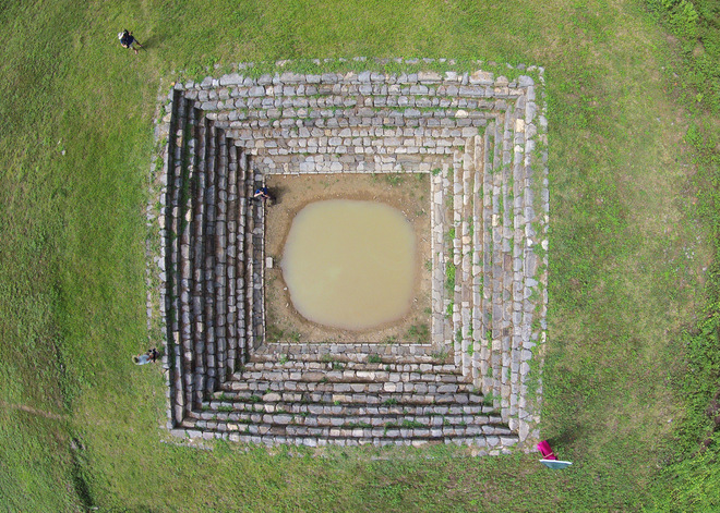 khai quật di tích giếng vua 600 tuổi ở thành nhà hồ