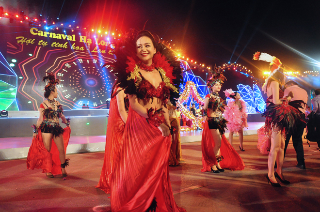 Nhìn lại đêm hội carnaval hạ long 2015 rực rỡ trong sắc màu