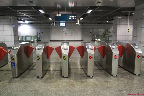 Đi tàu điện ngầm cách tiết kiệm chi phí khi du lịch singapore
