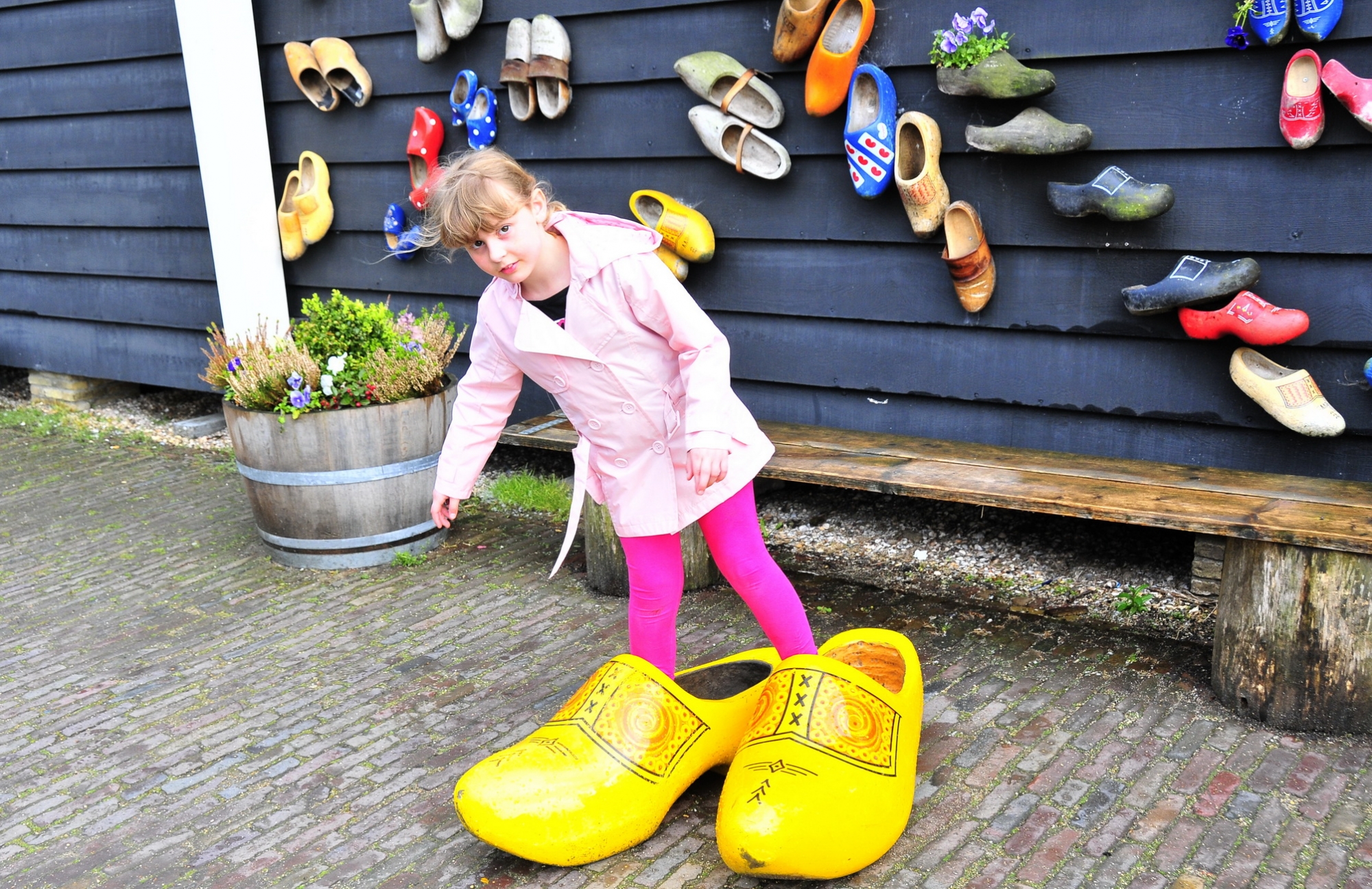 Chuyện về đôi giày gỗ clog nổi tiếng ở hà lan