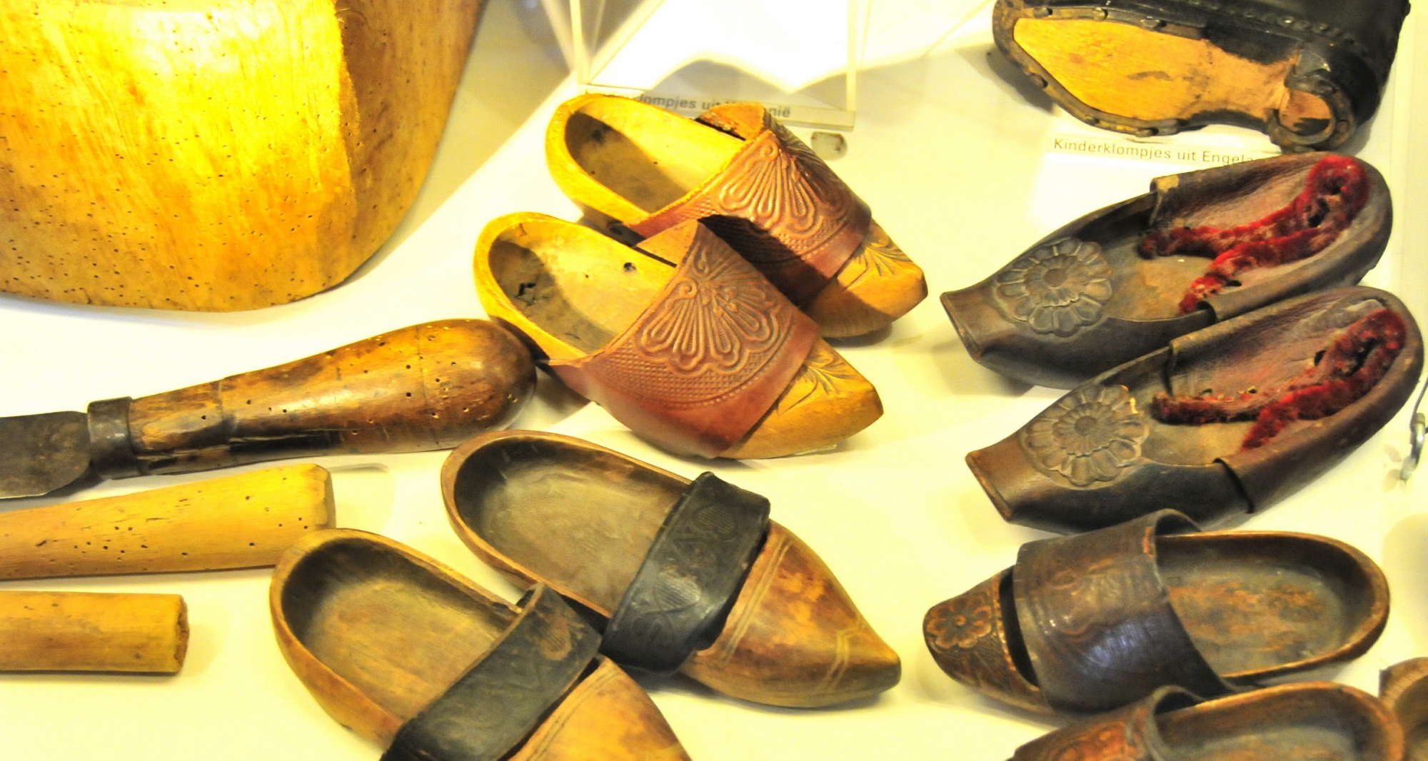 Chuyện về đôi giày gỗ clog nổi tiếng ở hà lan