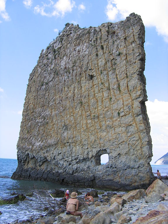 Khám phá 10 bãi biển có mỏm đá đẹp nhất thế giới