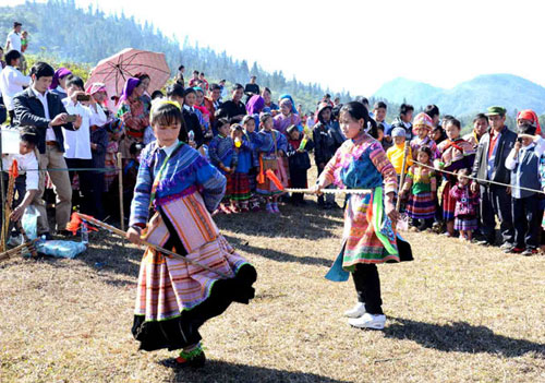 Những điệu múa quyến rũ của thiếu nữ cac dân tộc