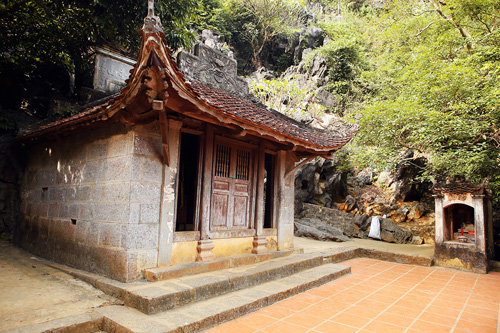 Thưởng ngoạn phong cảnh hữu tình của chùa cổ bích động