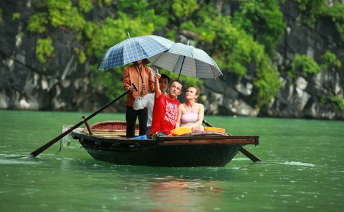 Việt nam tính miễn visa cho nhiều nước để hút khách du lịch