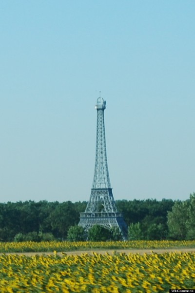 9 bản sao của tháp eiffel