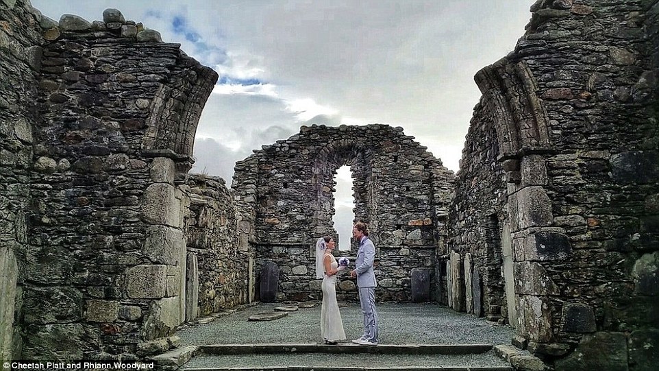 Cặp đôi du lịch qua 12 nước để mừng đám cưới
