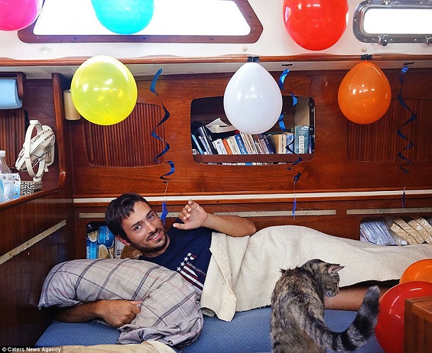 Bán nhà bỏ việc cặp đôi du lịch khắp thế giới trên chiếc thuyền buồm