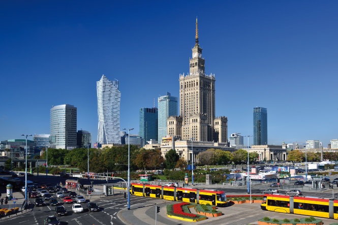 Warsaw thành phố vươn lên từ đống tro tàn