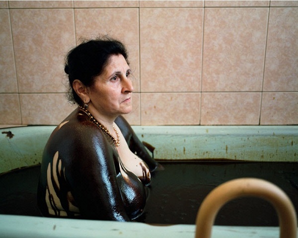 Sốt trào lưu du lịch tắm dầu mỏ trị bệnh ở azerbaijan