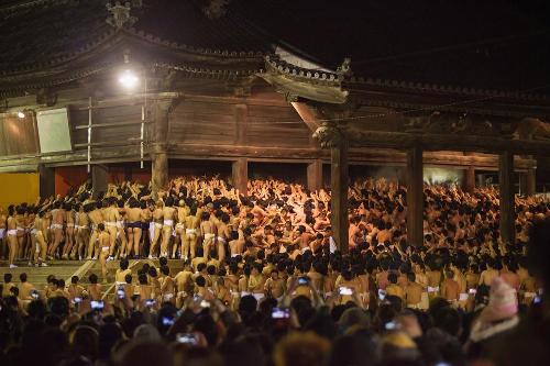 9000 người tham gia lễ hội khỏa thân tại nhật