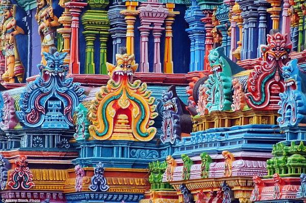 Cận cảnh ngôi đền meenakshi màu mè và lâu đời nhất ấn độ