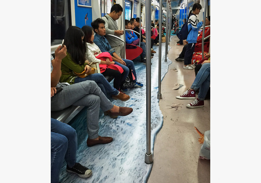 Du khách thích thú với tranh 3d sống động như thật trên tàu điện ngầm