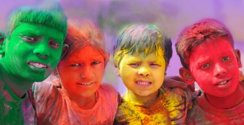Ấn độ chìm trong sắc màu của lễ hội holi 2015