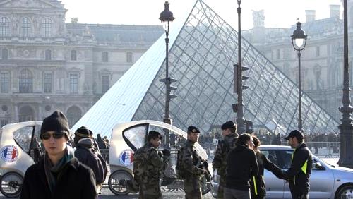 Du khách đến paris giảm đáng kể