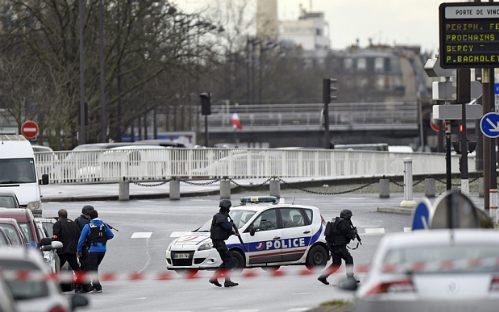 Paris yêu cầu du khách cẩn trọng và thể hiện sự đoàn kết