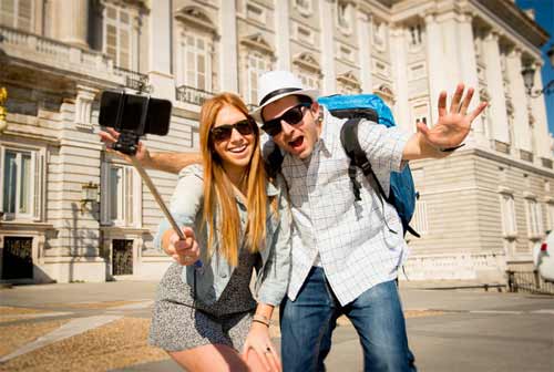 Thận trọng với gậy selfie khi du lịch âu mỹ