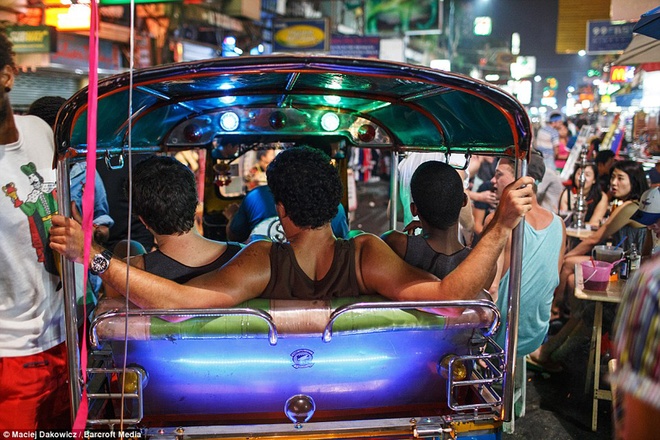 Cuộc sống về đêm của khu phố tây ở bangkok