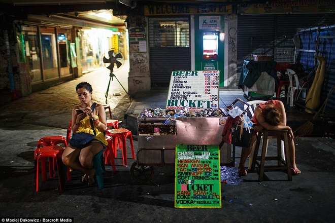 Cuộc sống về đêm của khu phố tây ở bangkok
