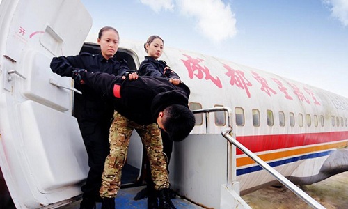 Quá trình khổ luyện của nữ tiếp viên hàng không trung quốc