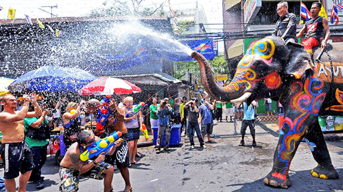 Songkran lễ hội té nước lấy may của người thái lan