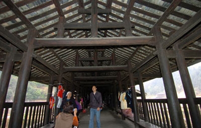 Feng yu cầu gỗ có mái dài nhất châu á