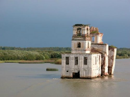 Những nhà thờ nổi trên mặt nước