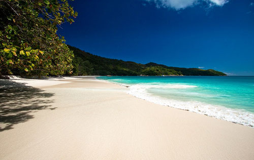 10 bãi biển đẹp tựa thiên đường trên thế giới