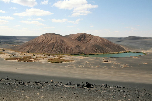 Độc đáo ốc đảo trên miệng núi lửa