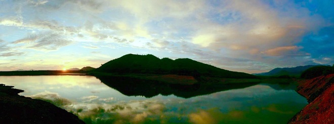 Hồ hòa trung thảo nguyên cỏ vàng của đà nẵng