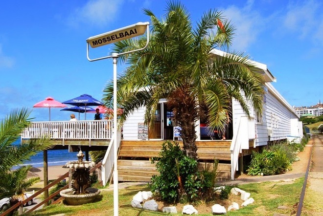 Khách sạn xe lửa độc đáo bên bờ biển nam phi
