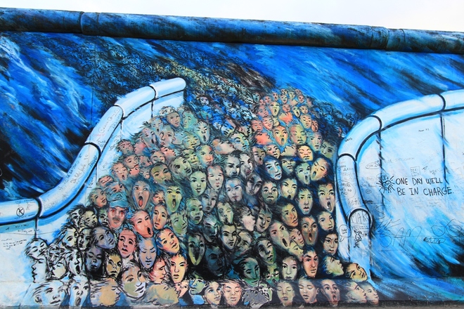 Những hình vẽ độc đáo trên bức tường berlin
