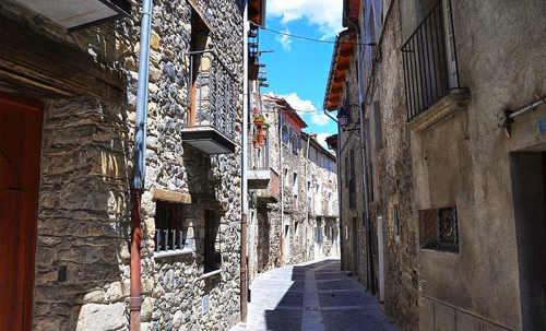 Castellfollit de la roca - ngôi làng đẹp hơn cả tranh vẽ
