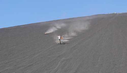 Đường đua mạo hiểm trên núi lửa ở nicaragua