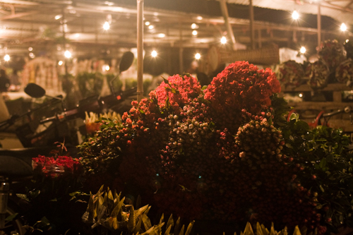 Buổi sớm trong chợ hoa đêm hà nội