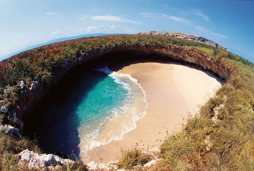 Khám phá 17 bãi biển kỳ lạ và tuyệt đẹp trên khắp thế giới