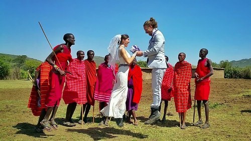 Cặp đôi kết hôn 38 lần đi du lịch vòng quanh thế giới trong 83 ngày