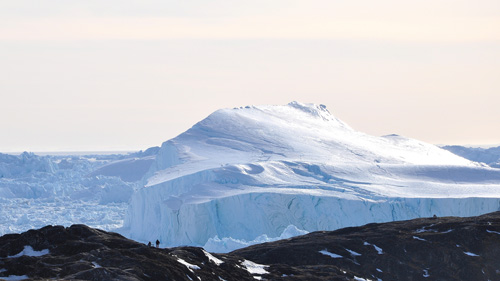Đảo băng lớn nhất thế giới có nước ấm tự nhiên