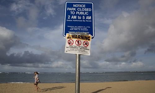 Bãi biển hawaii đóng cửa vì sự cố tràn nước thải