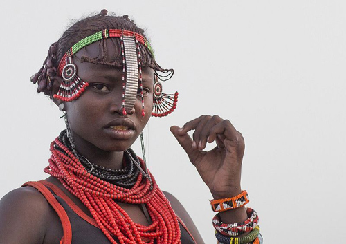 Thời trang tái chế ấn tượng của bộ lạc ở ethiopia
