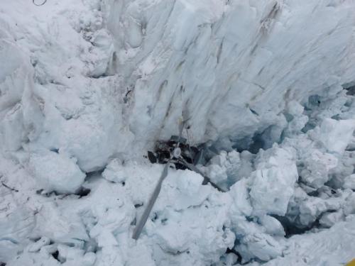 Trực thăng du lịch rơi xuống sông băng