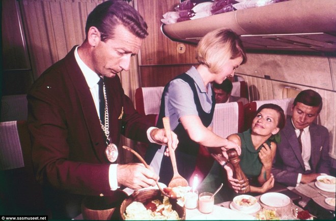 Bữa ăn xa hoa trên khoang máy bay hạng nhất 70 năm trước