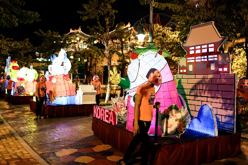 Lễ hội đèn lồng rực rỡ sắc màu tại asia park 