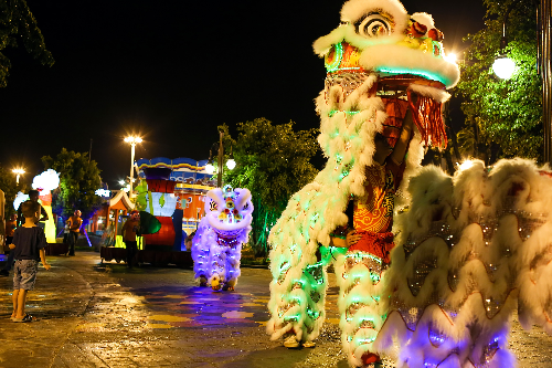 Lễ hội đèn lồng rực rỡ sắc màu tại asia park 